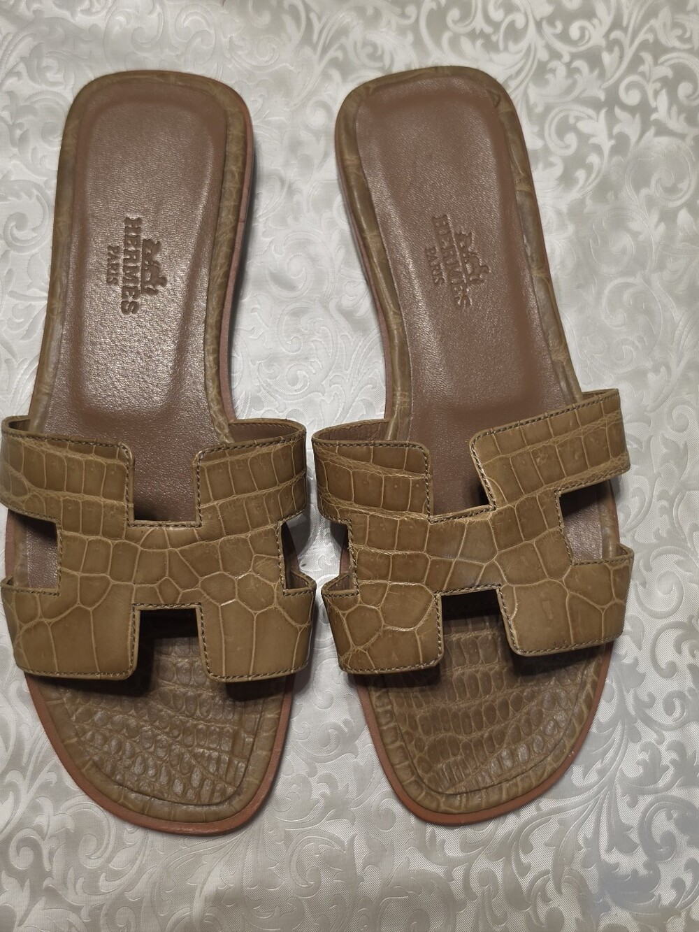 "H" Croc-Embossed Slide Sandals - Casual Comfort,35